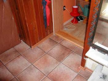 Pokládka laminátové plovoucí podlahy vzor kachle