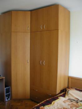 Šatní skříň - rohová