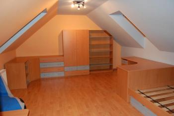 Dětský pokoj č.8 - Podkrovní pokoj na míru pro kluka - STUDENTSKÉ PODKROVNÍ POKOJE