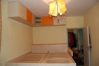 Dětský pokoj č.9 zvýšené dvojlůžko s úložným prostorem vhodná pro dětské a studentské