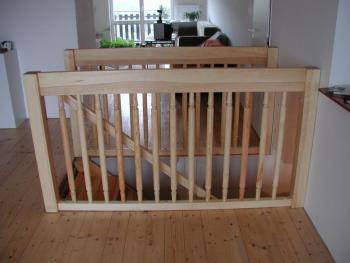 Zábradlí z Borovicového masivu a schodiště